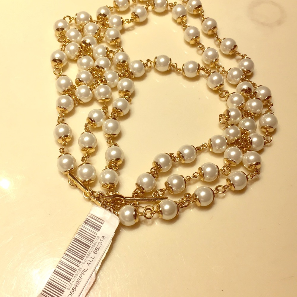 Nice pearl neck very classic